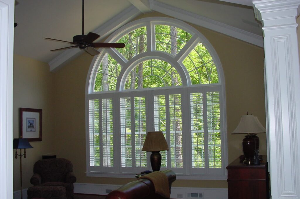 2 1/2'' Shutters framed with connecting t-posts