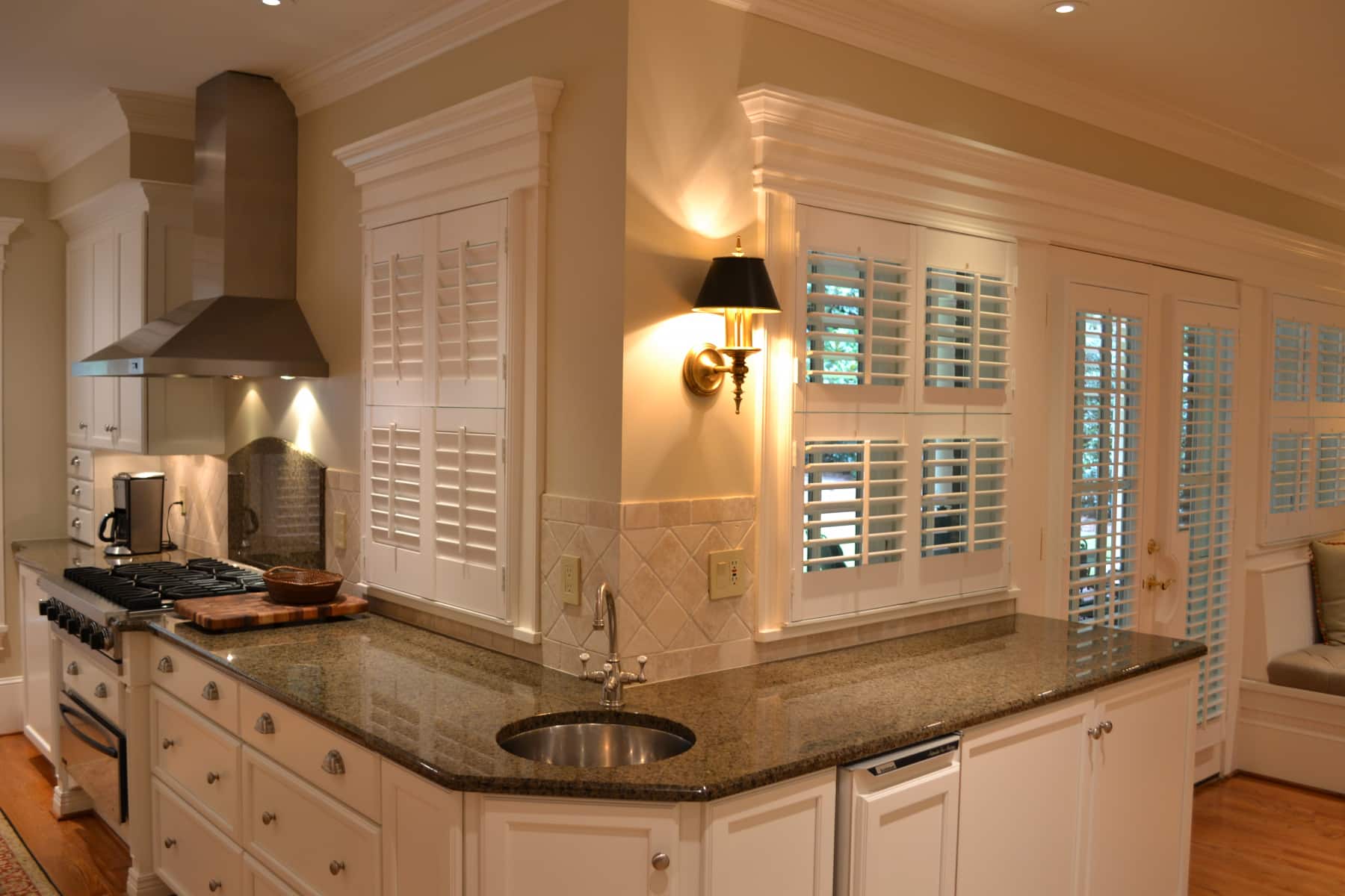 2 1/2'' Traditional Double Hung Shutters